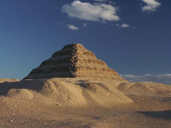 Чьи пирамиды присвоили фараоны? 