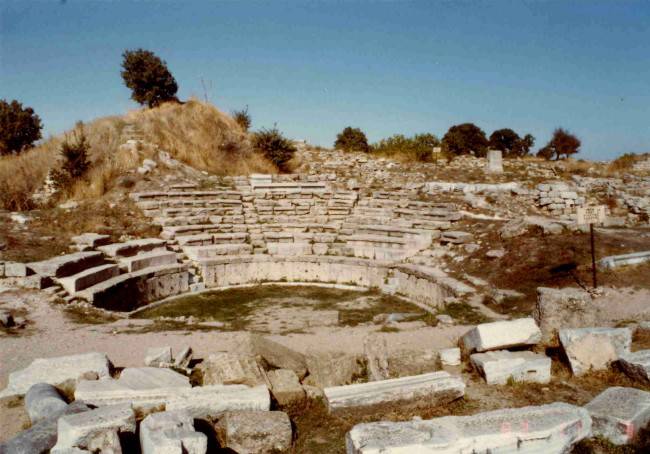 Amphitheatre_of_Troy[1]