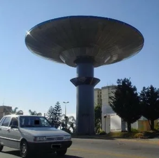памятник НЛО в г. Варжинья Бразилия