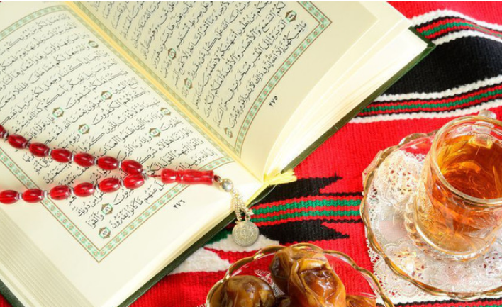 Коран и красные четки