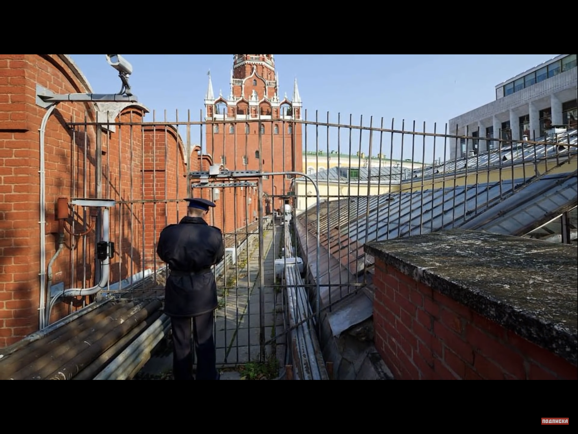 Металлические ворота на Кремлевской стене