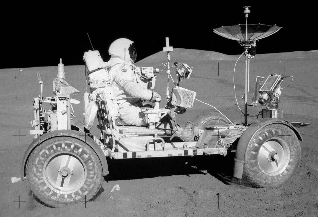 http://tainy.net/wp-content/uploads/2012/08/Apollo15LunarRover2.jpg