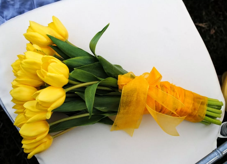 цветы на свадьбу желтые тюльпаны