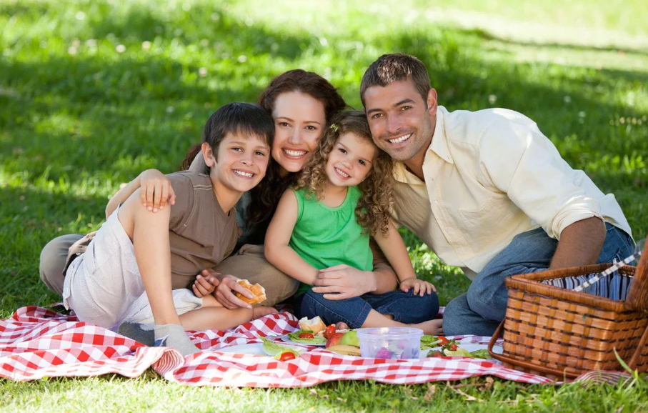 пикник на природе всей семьей