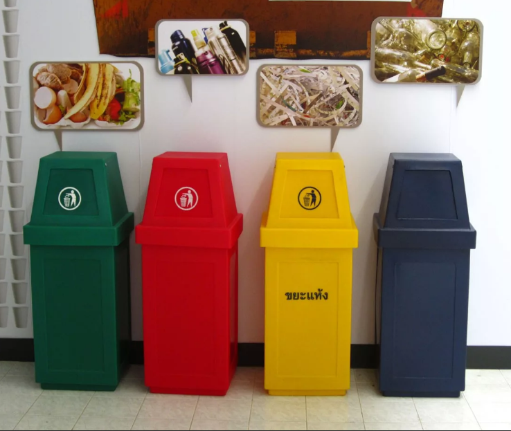 разные мусорные бачки выносить мусор