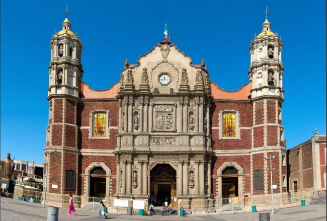 Базилика Девы Марии Гваделупской на Кафедральном Соборе в Мексике.