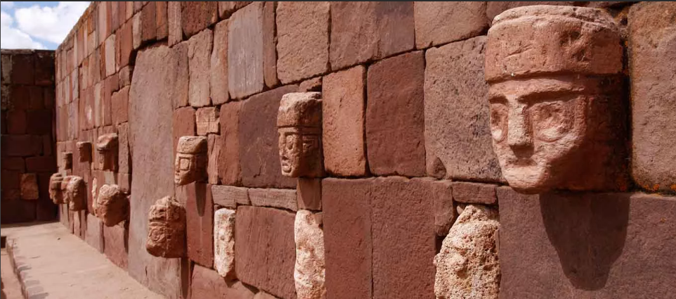 древняя цивилизация Тиуанако стена с лицами 