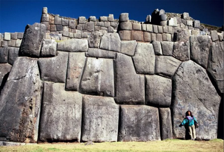 Стены и башни Саксайуамана Куско Перу