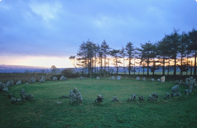 камни шепчущие рыцари в Роллрайте (графство Оксфордшир Англия)